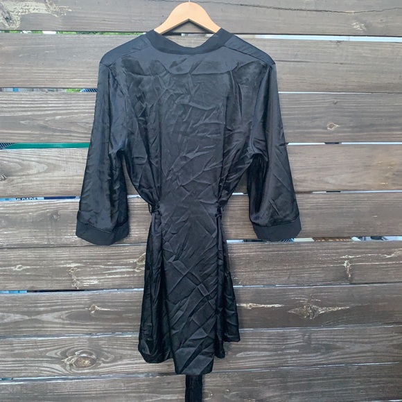 Black Robe - Picture 5 of 5